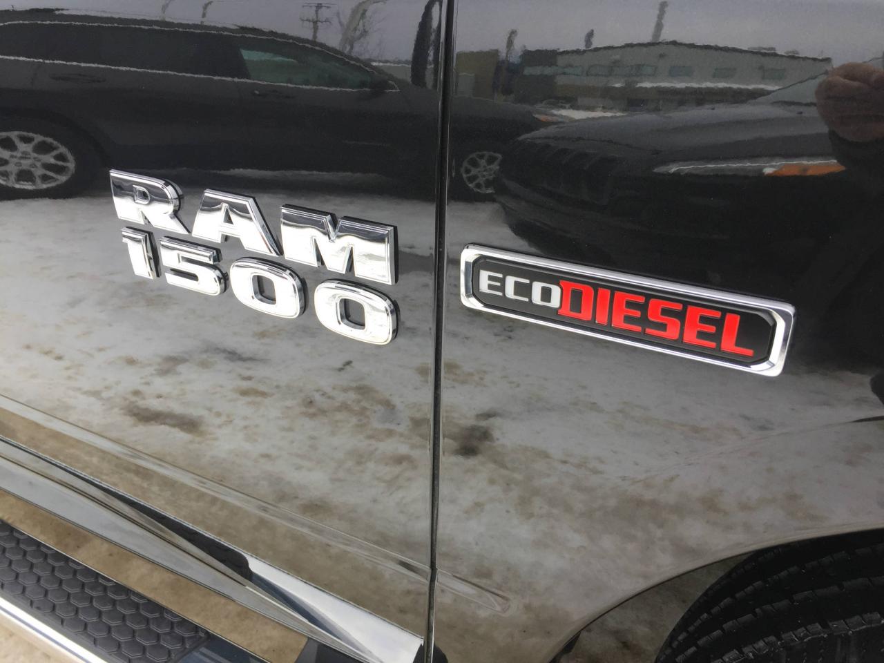 645763