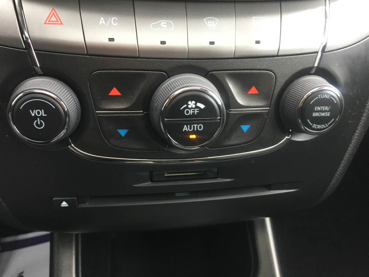 645821