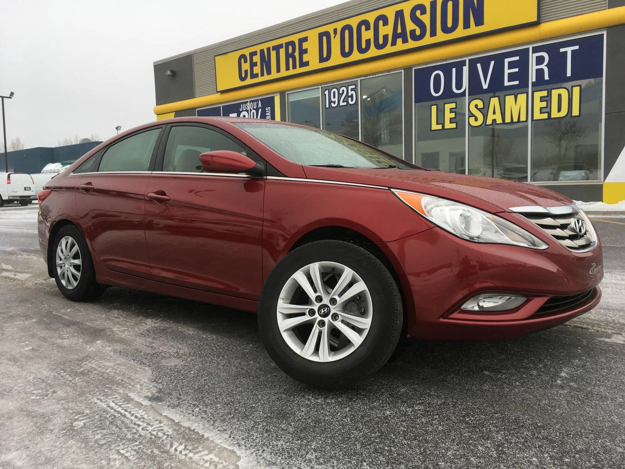 <a href=https://www.danielpareautos.com/occasion/Hyundai-Sonata-2012.html>https://www.danielpareautos.com/occasion/Hyundai-Sonata-2012.html</a>

A VOIR ABSOLUMENT--UN SEUL PROPRIÉTAIRE--BAS KILOMÉTRAGE--GROUPES ÉLECTRIQUES COMPLET--PORTES ET VITRES ÉLECTRIQUES--MIROIRS ÉLECTRIQUE CHAUFFANT--VOLANT AJUSTABLE--RADIO XM--RADIO COMMENDE AU VOLANT--RÉGULATEUR DE VITESSE--BLUETOOTH--TOIT OUVRANT--MAGS SUR PNEU ÉTÉ--ROUE SUR PNEU HIVER--CLIMATISEUR--BANC ÉLECTRIQUE CHAUFFANTS--A VOIR--Daniel Paré Auto situé maintenant à Lévis, à 15 minutes de Québec et Montmagny, à proximité de Bellechasse et de la Beauce. Nous vous offrons une large gamme de véhicule de luxe, sport, sous-compact, compact, familiale, fourgonnette, VUS, camion, 4x4 et AWD. Nous fessons affaire avec la majorité des institutions financières et avons plusieurs options de financement tel que, Accord D, 2ième et 3ième chance au crédit, redressement de crédit. Notre équipe enthousiasme et professionnel vous attends. Ouvert 6 jours semaine, du lundi au jeudi de 9h à 20h et le vendredi de 9h à 18h et le samedi de 9H A 14H.