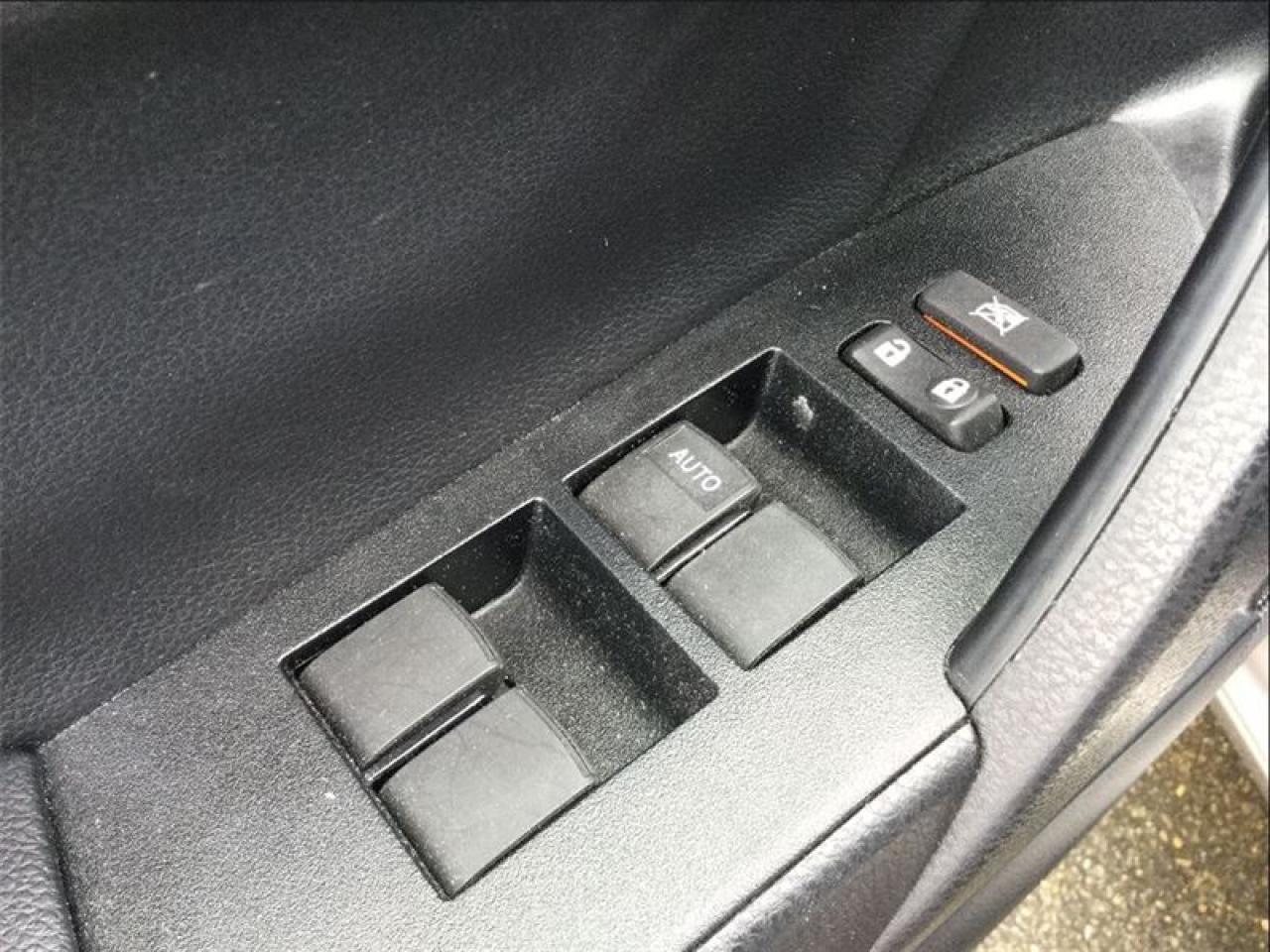 645877