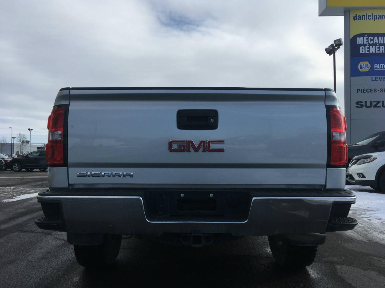 645890