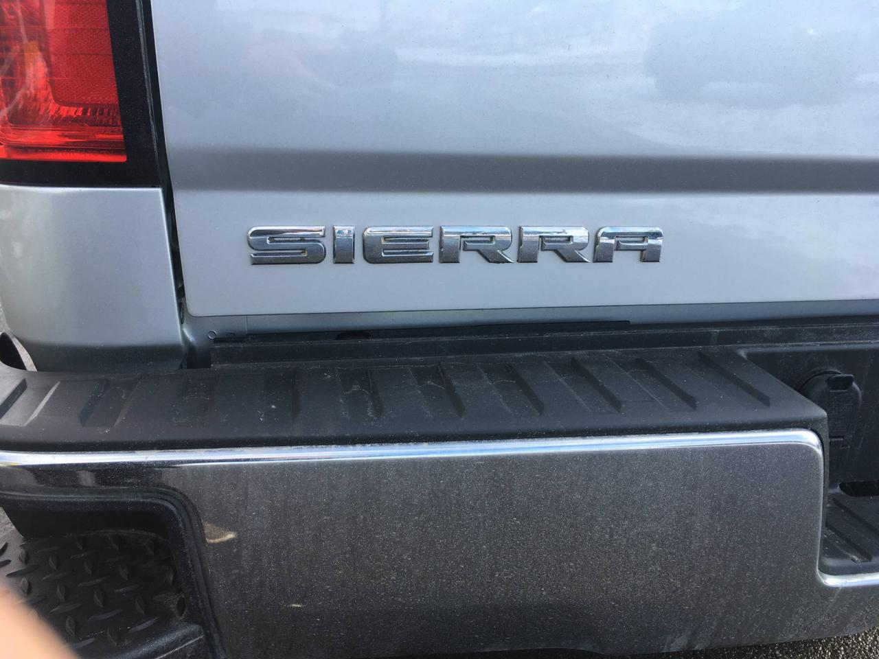 645890
