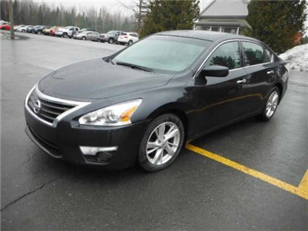 Used 2013 Nissan Altima 2.5 SV for sale in St-Philibert, QC