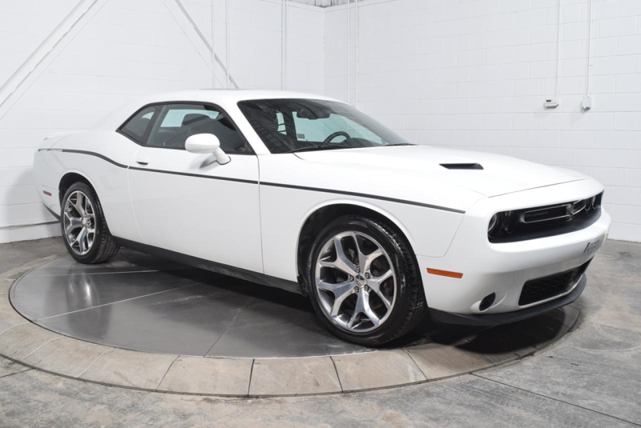 Used 2016 Dodge Challenger Sxt Plus Cuir Toit for sale in St-Constant, QC