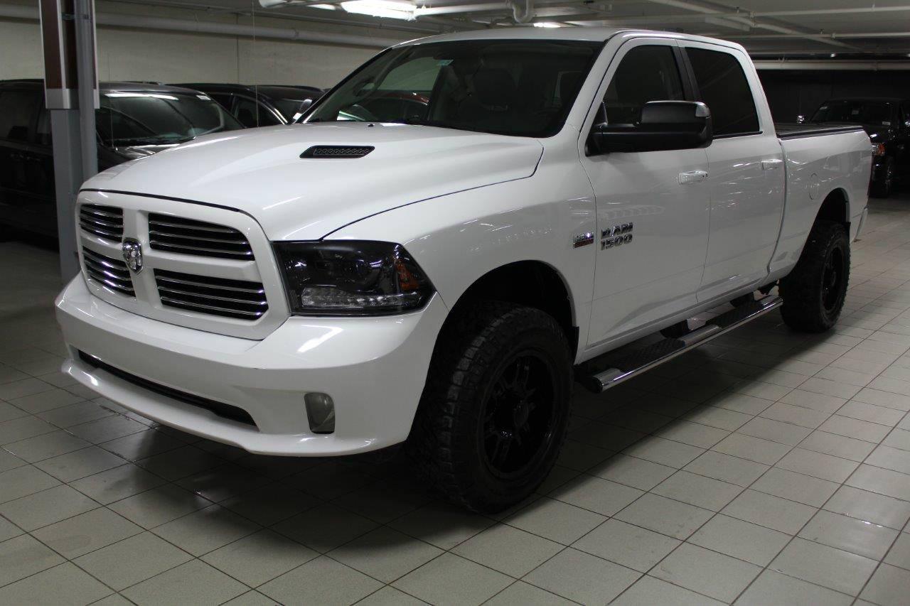 Used 2015 Dodge Ram 1500 Sport Plus Crew 4x4 for sale in St-Eustache, QC