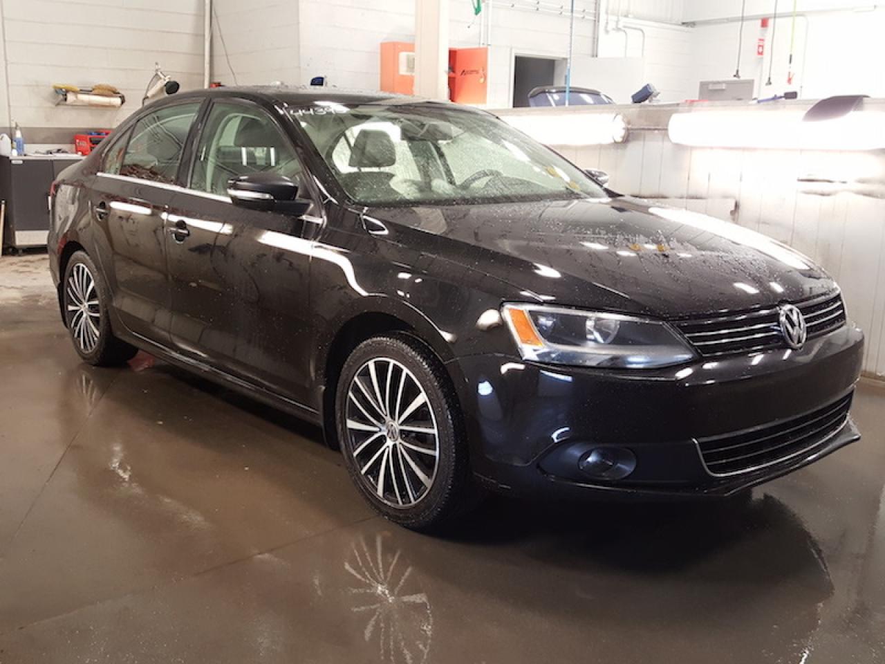 Used 2014 Volkswagen Jetta Highline 1.8 Tsi for sale in St-Constant, QC