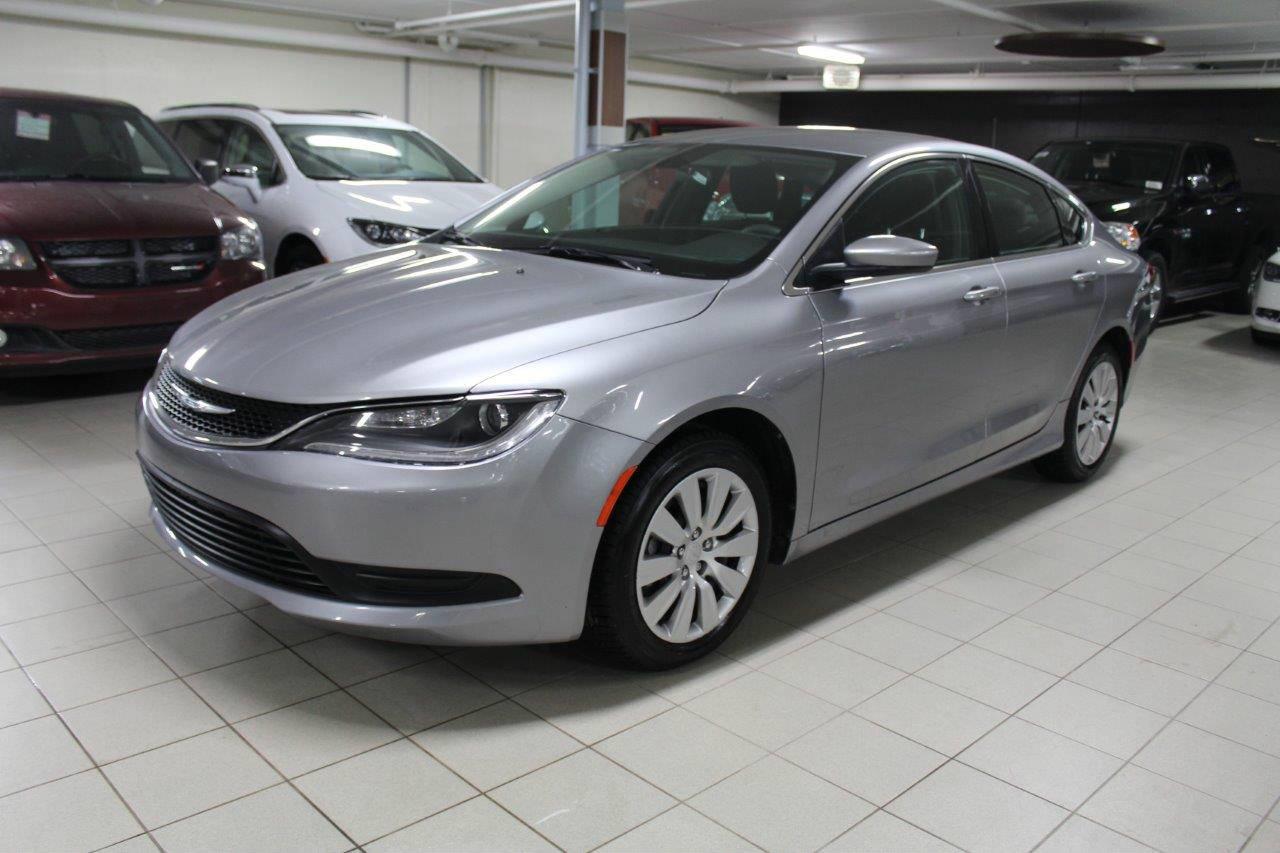 Used 2016 Chrysler 200 LX for sale in St-Eustache, QC