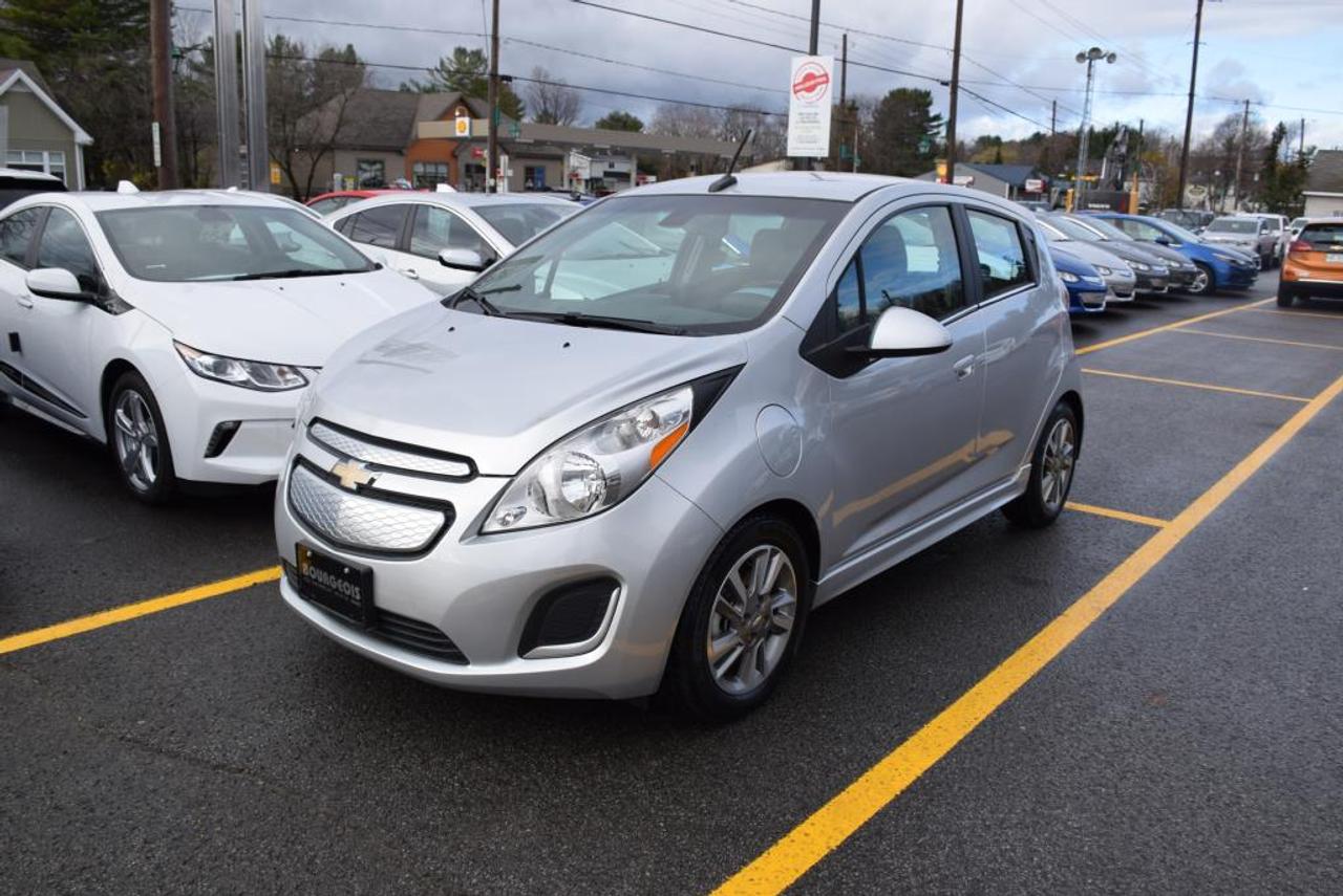<a href=https://www.bourgeoischevrolet.com/occasion/Chevrolet-Spark-2014.html>https://www.bourgeoischevrolet.com/occasion/Chevrolet-Spark-2014.html</a>

La Chevrolet Spark EV 2014 est 100 % électrique / Elle est éligible pour une rabais gouvernementale jusqua $4000! Garniture en simili-cuir, Possibilité de navigation avec lapplication Bringo, sièges chauffants, démarreur à distance, démarrage sans clé, OnStar, ordinateur de bord avec écran tactile, prise USB, Bluetooth, radio Sirius XM, air climatisé, régulateur de vitesse, verrouillage et vitres électriques, borne 110V incluse / Un concessionnaire chevronné en matière de véhicule électrique; Bourgeois Chevrolet est votre spécialiste VÉ en Amérique du Nord. Vous avez tout à gagner, contactez-nous pour votre essai routier prolongé aujourdhui! Appelez-nous au 1-800-301-5125, visitez-nous en ligne bourgeoischevrolet.com, ou venez nous voir au 3502 rue Queen, Rawdon, Québec - Il nous fait plaisir de vous servir depuis plus de 50 ans!

The Chevrolet Spark EV 2014 is 100% electric / This vehicle will be eligible for a government rebate of up to $ 4000! Leather-like seats, Navigation available through Bringo app, Heated seats, Remote distance starter, Keyless start, OnStar, On-Board Computer with colour touch screen, USB port, Bluetooth, Sirius XM radio, Air conditioning, Cruise control, Power lock doors and windows, 110V charging cable included / An award-winning dealership in the EV industry, Bourgeois Chevrolet is your EV specialist in North America. You have everything to gain. Contact us for your test drive today! Call us at 1-800-301-5125, visit us on-line at bourgeoischevrolet.com, or come see us at 3502 rue Queen, Rawdon, Quebec - it has been our pleasure to serve you for more than 50 years!
