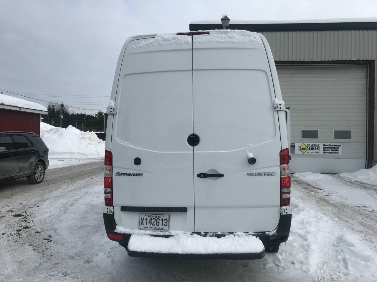 647398.11320312