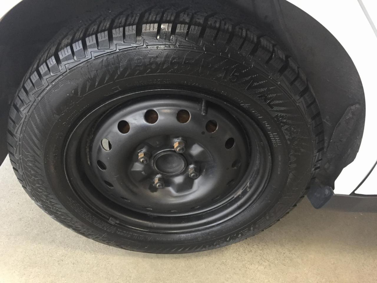 647633