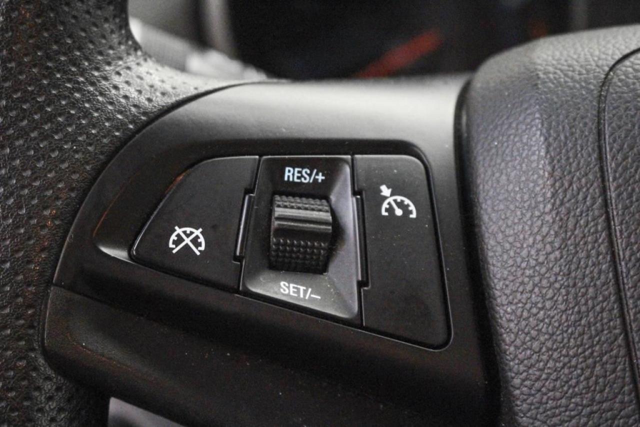 647697