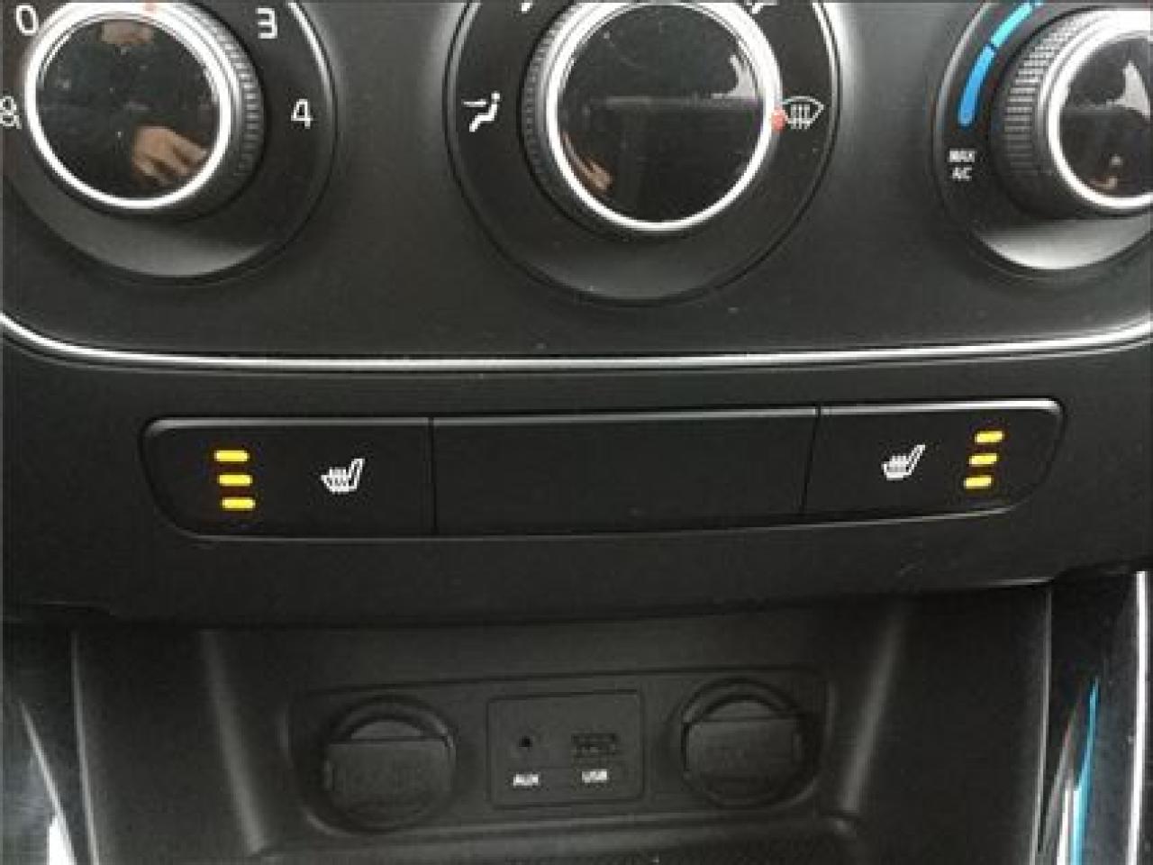 647698