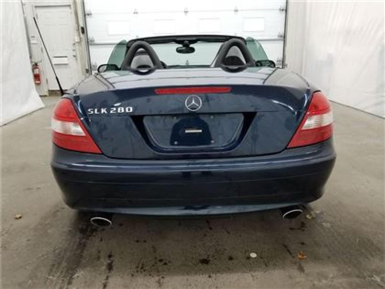 647703