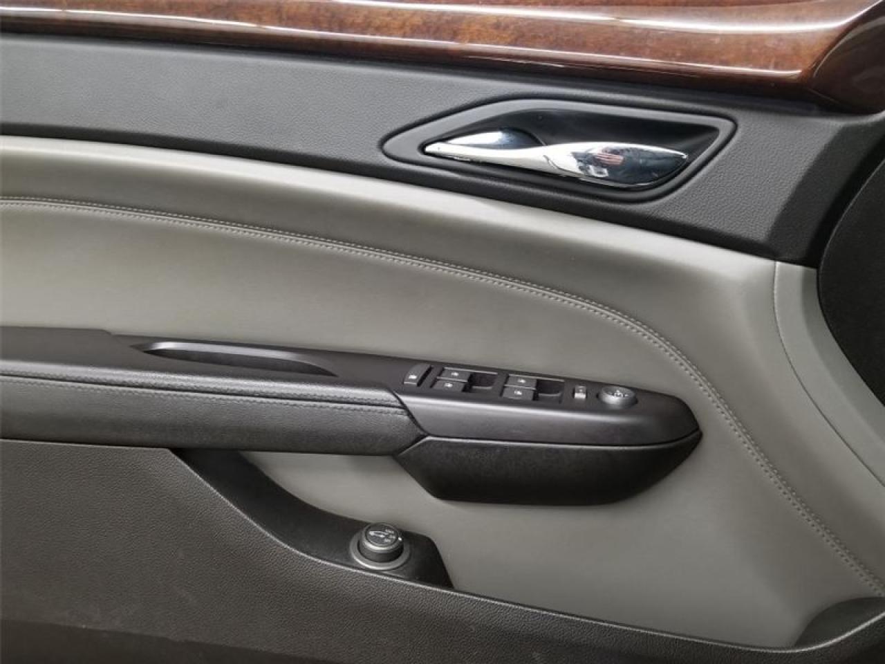 647727