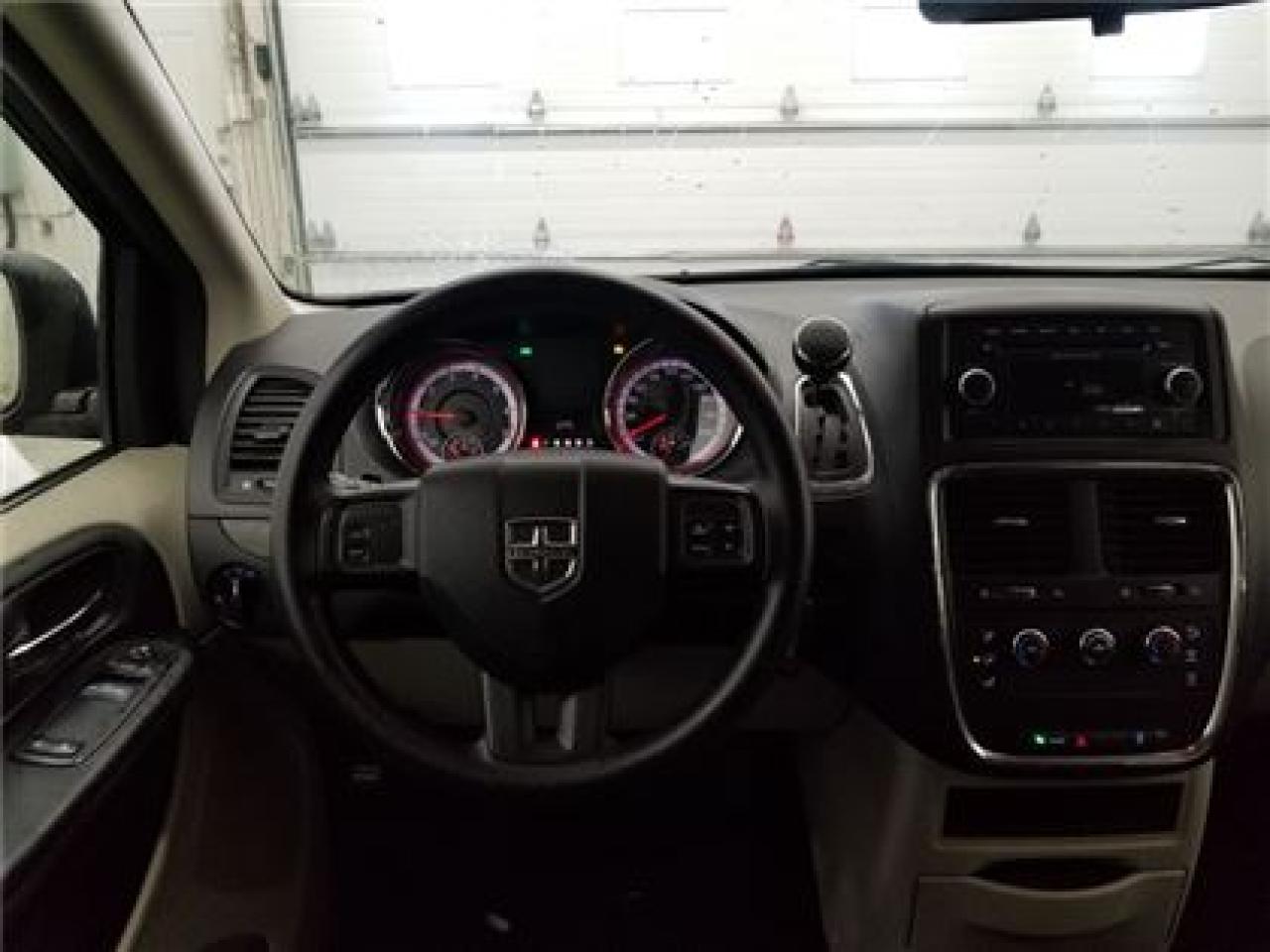647743