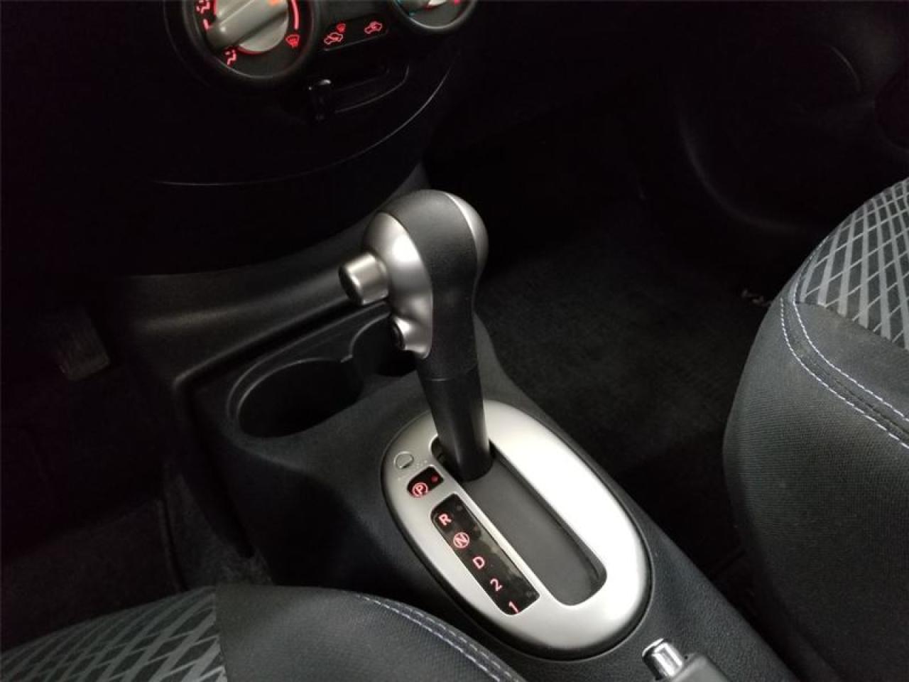 647787
