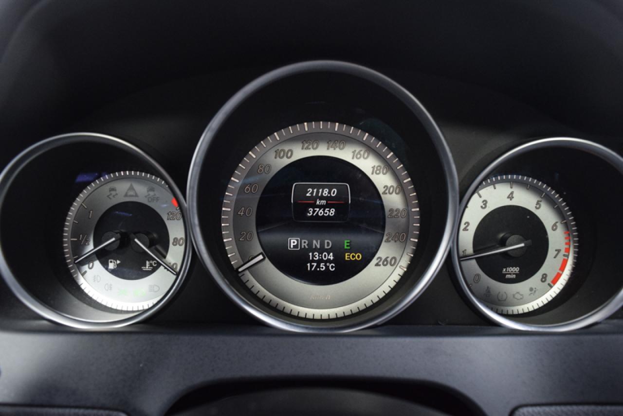 647793