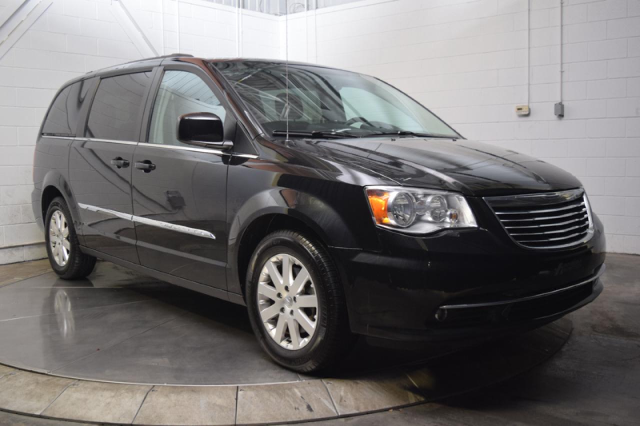 Used 2016 Chrysler Town & Country Touring Stow&go Mags for sale in St-Constant, QC