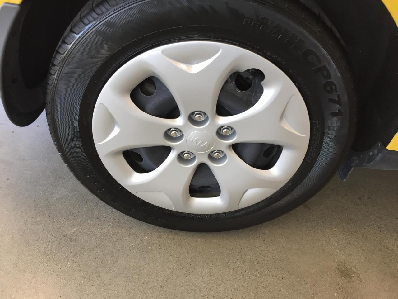 647911