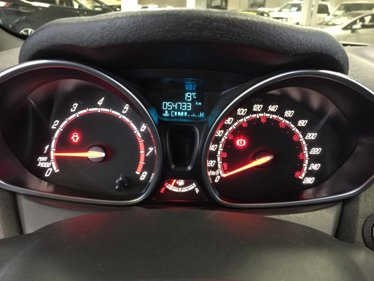 647943