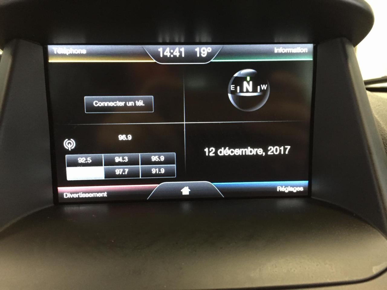 647943