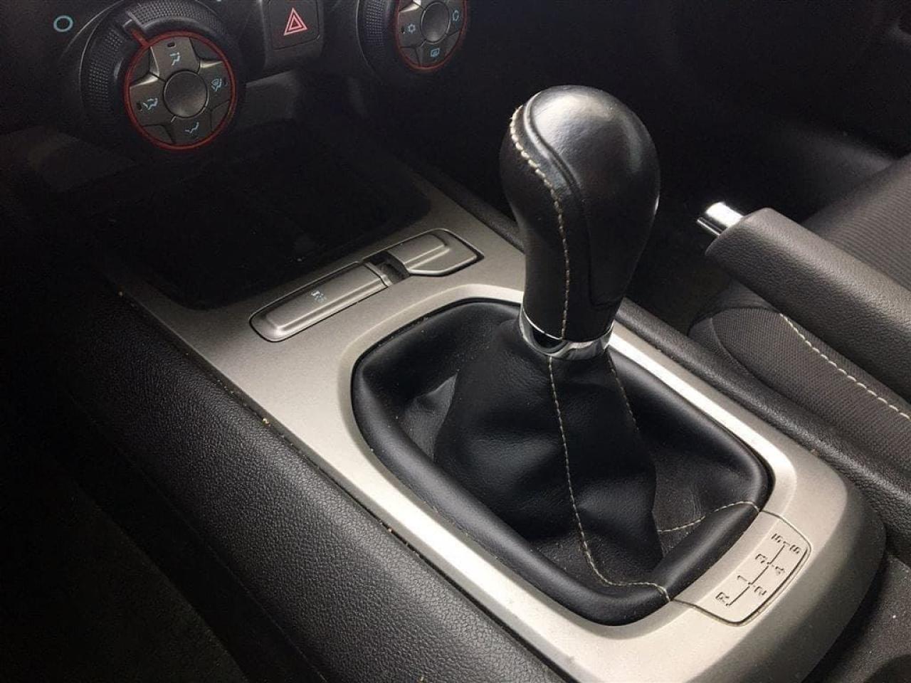 648063