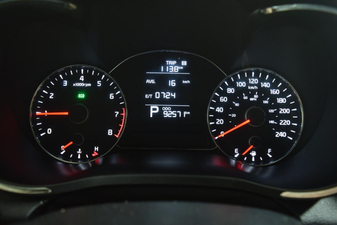 648100