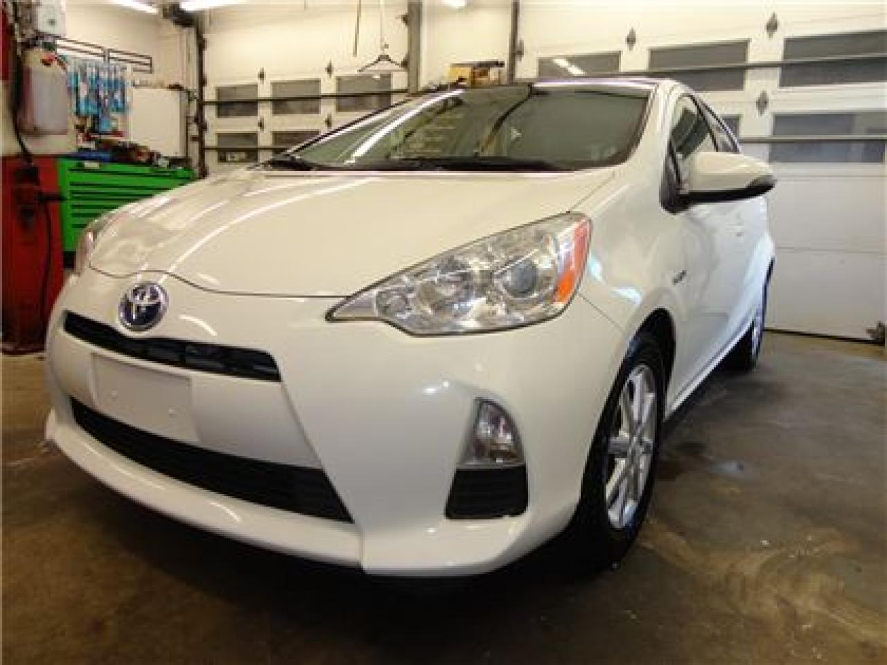 Used 2013 Toyota PRIUS C GAR for sale in Laval, QC