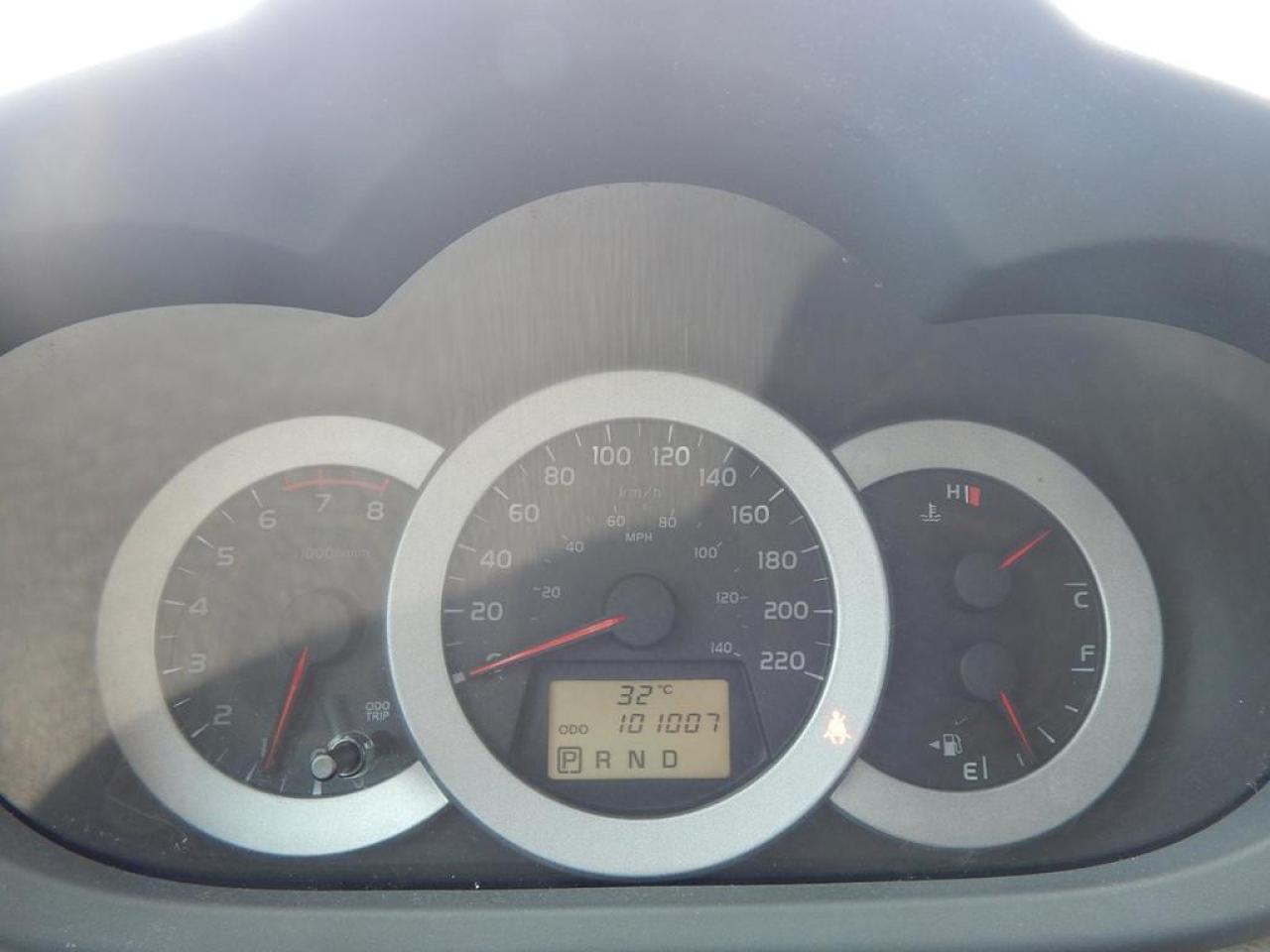 648457
