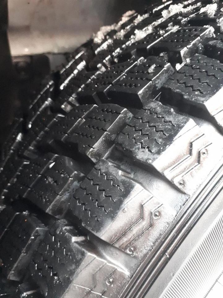 648463