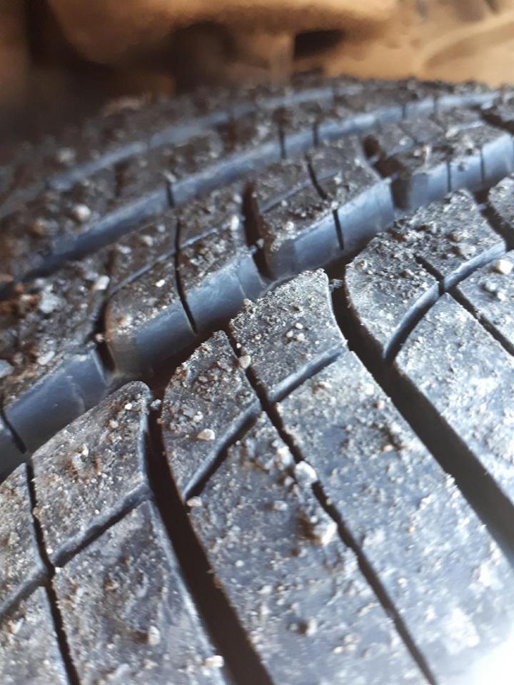 648478.11341975
