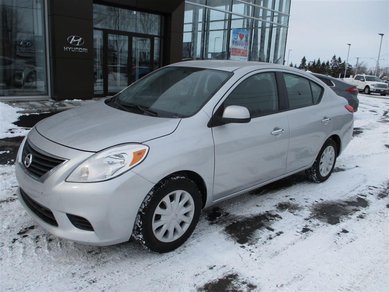 Used 2013 Nissan Versa SV for sale in Chambly, QC