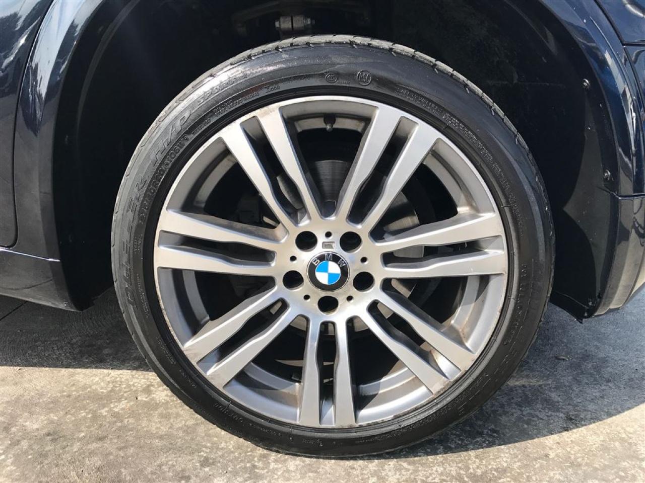 648500