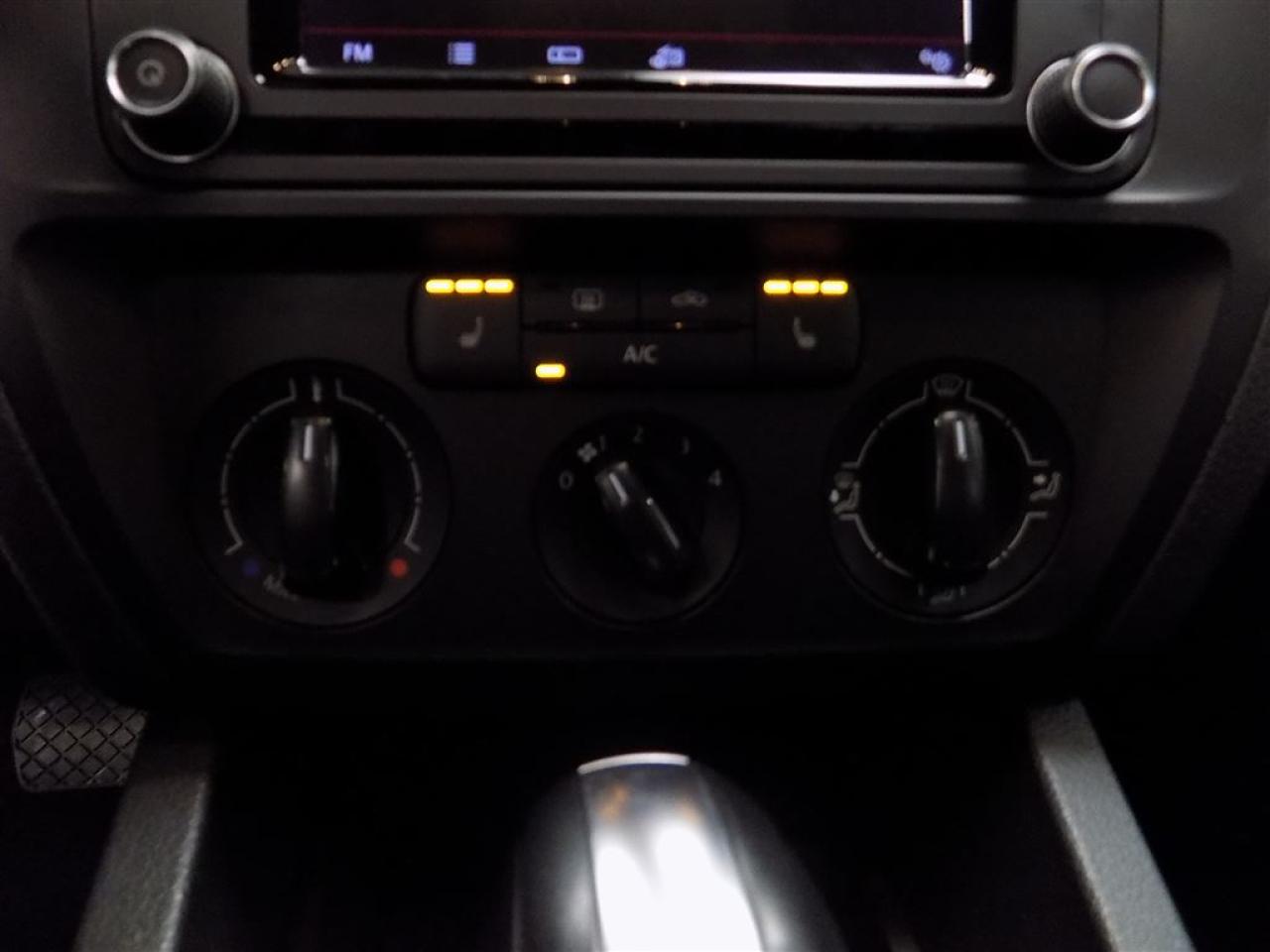 648593