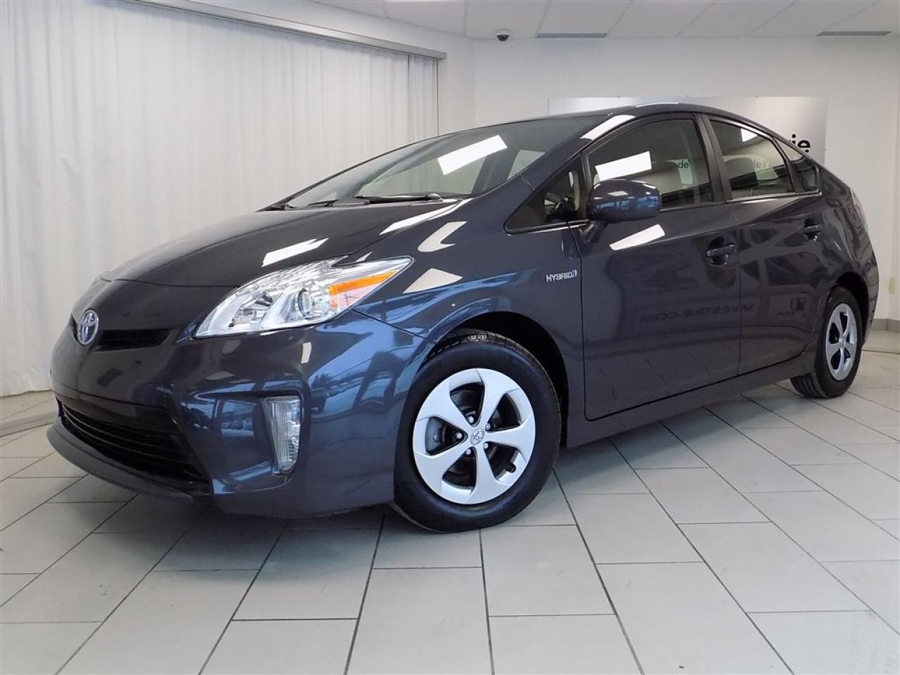 Used 2013 Toyota Prius Hybride, Gr for sale in Sherbrooke, QC
