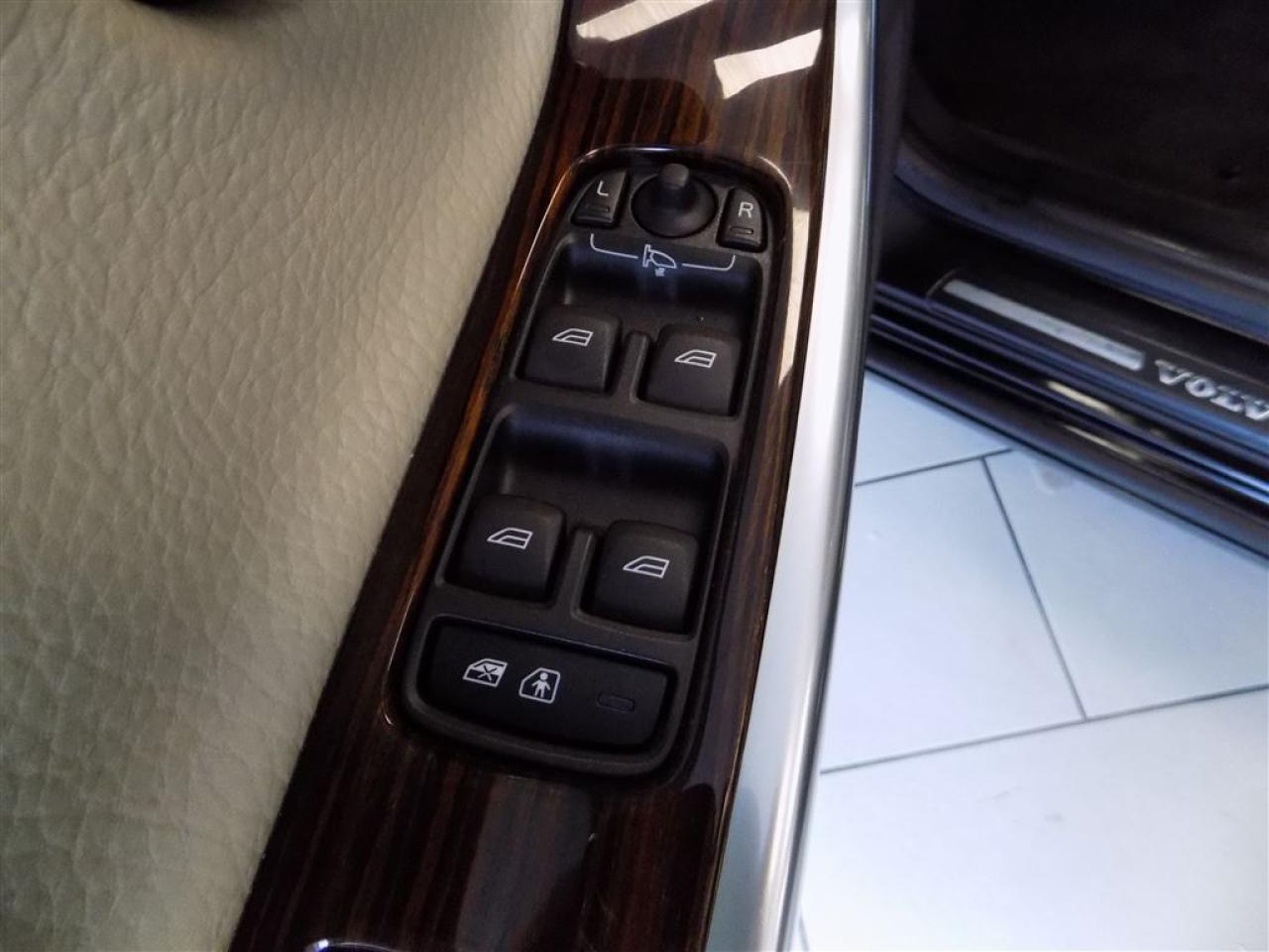 648735