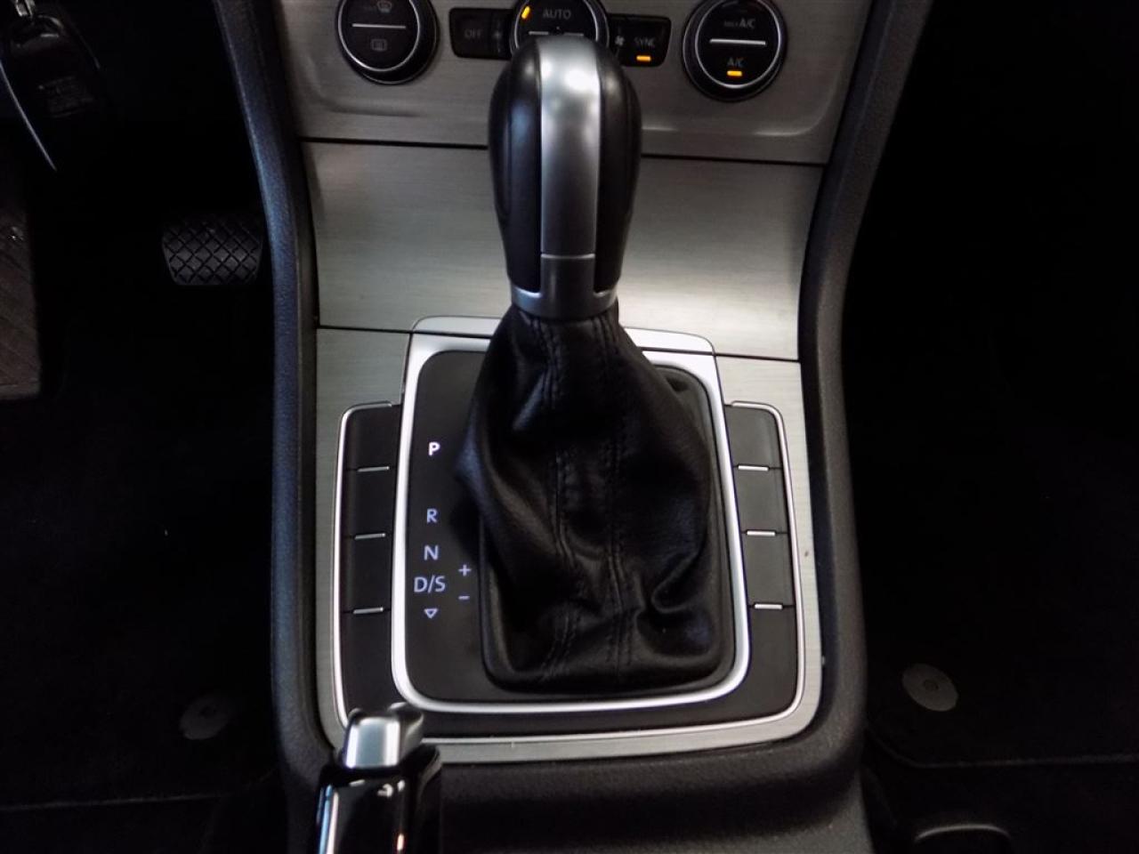648739
