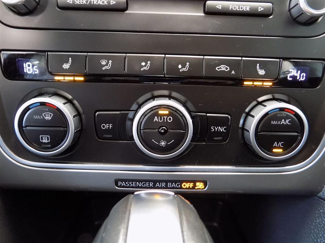 648743