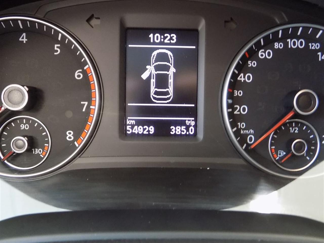 648743