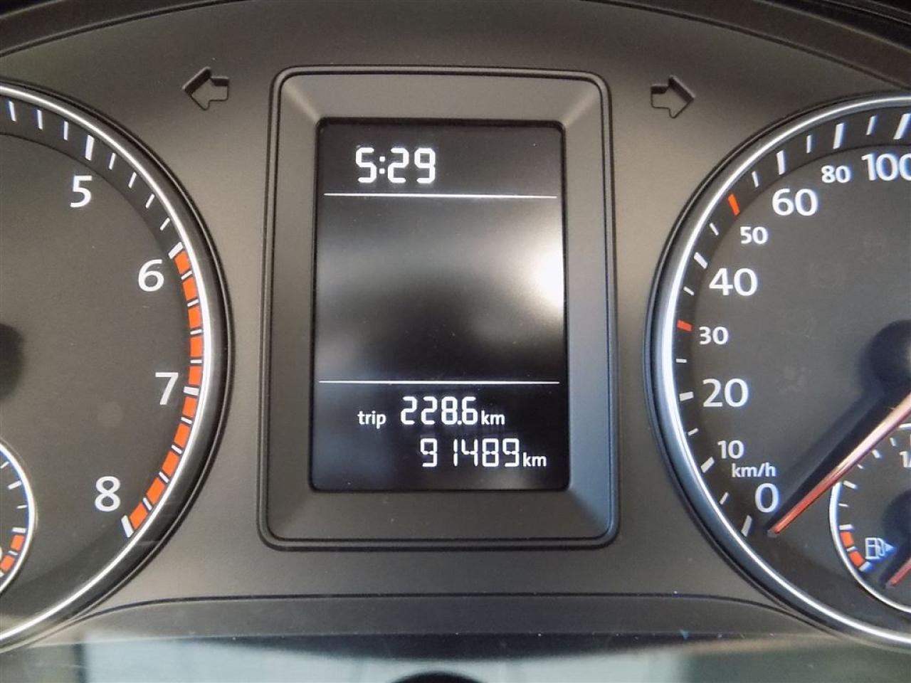 648765