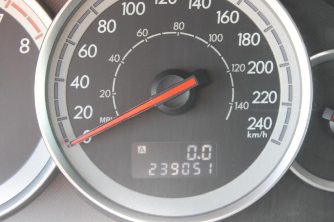 648780
