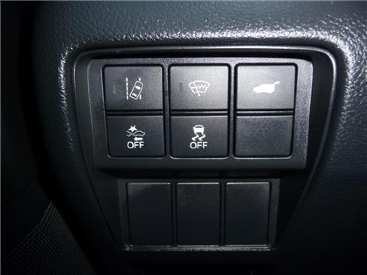 648810