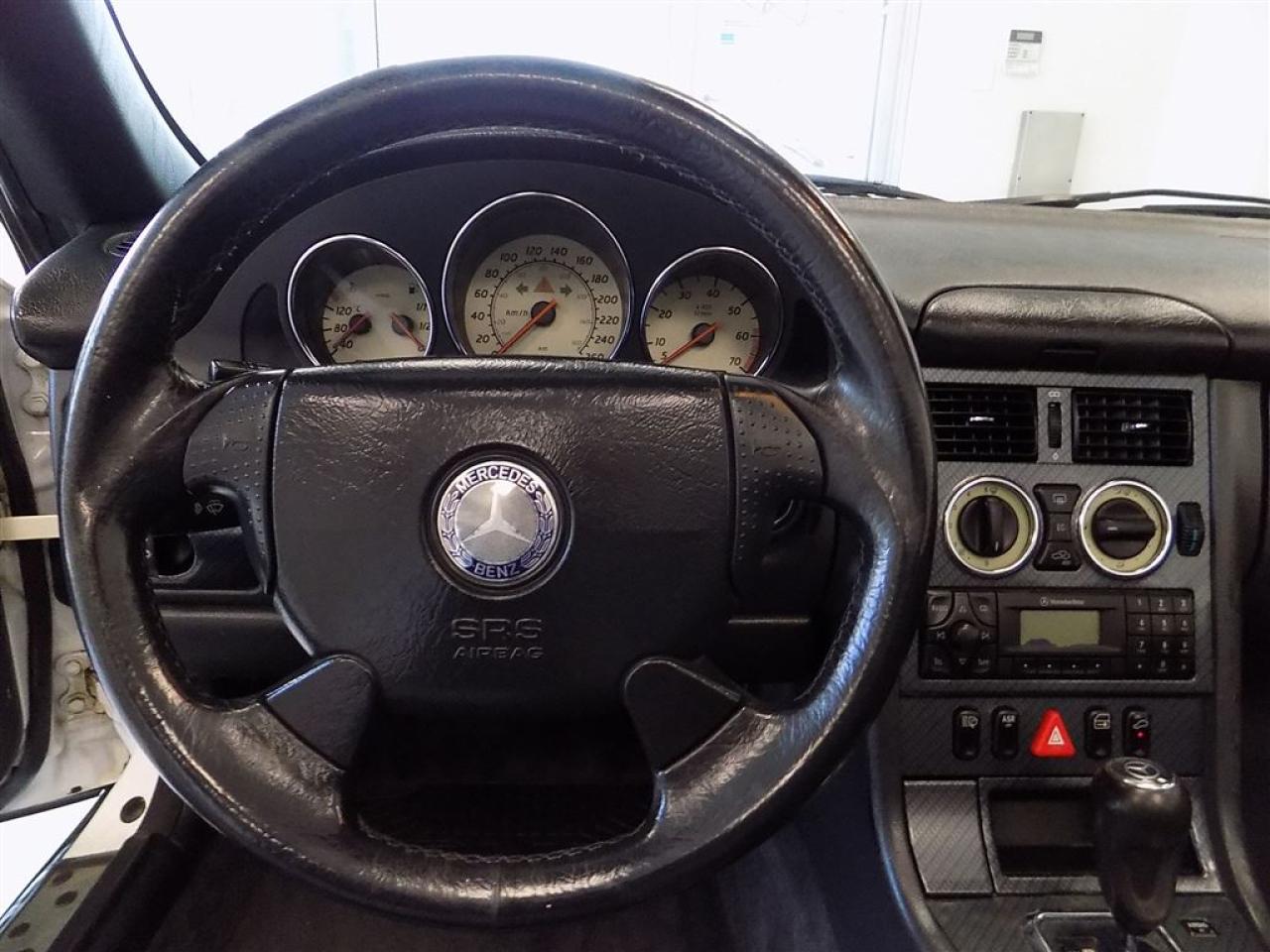 648815