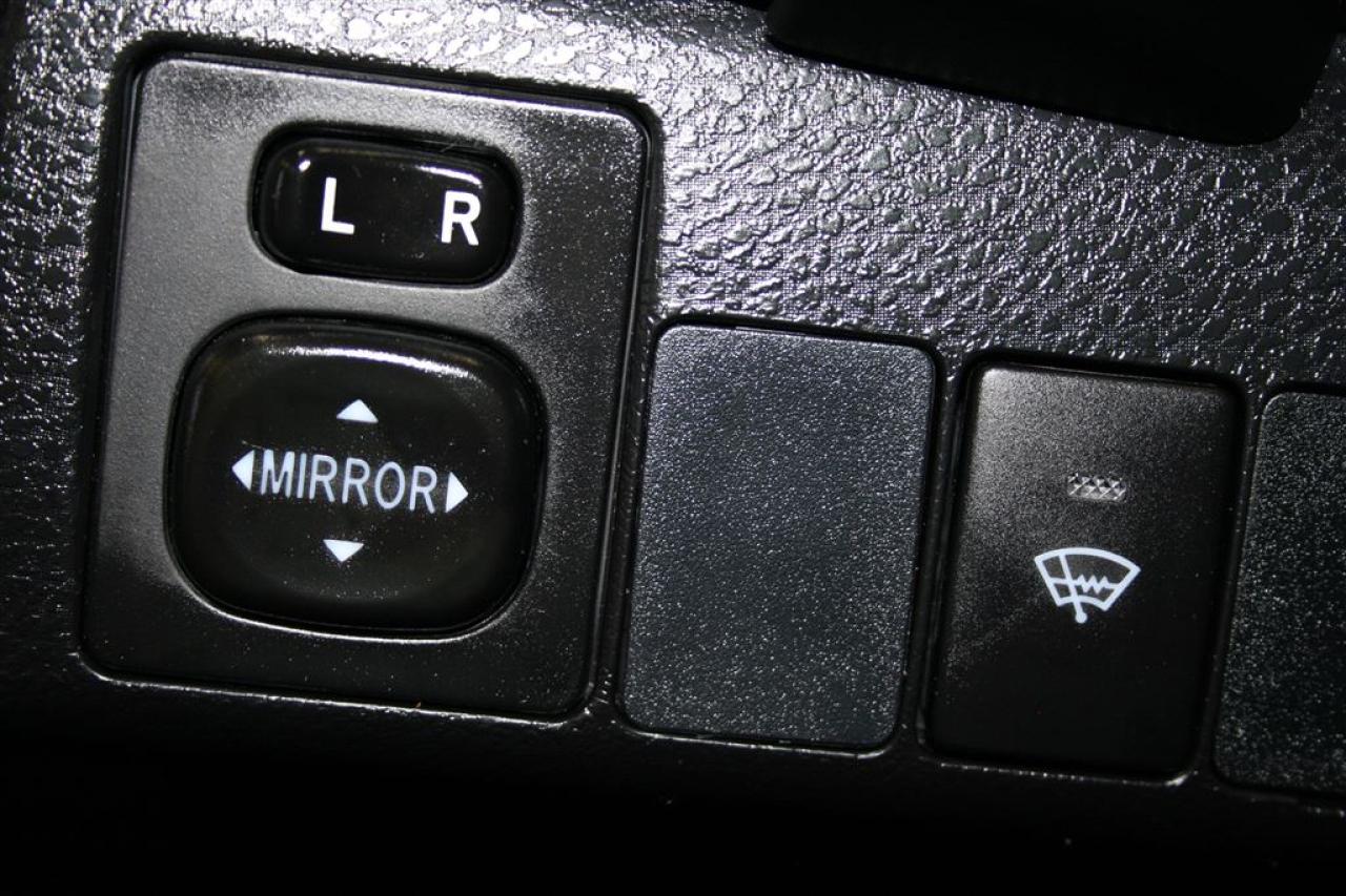 648854