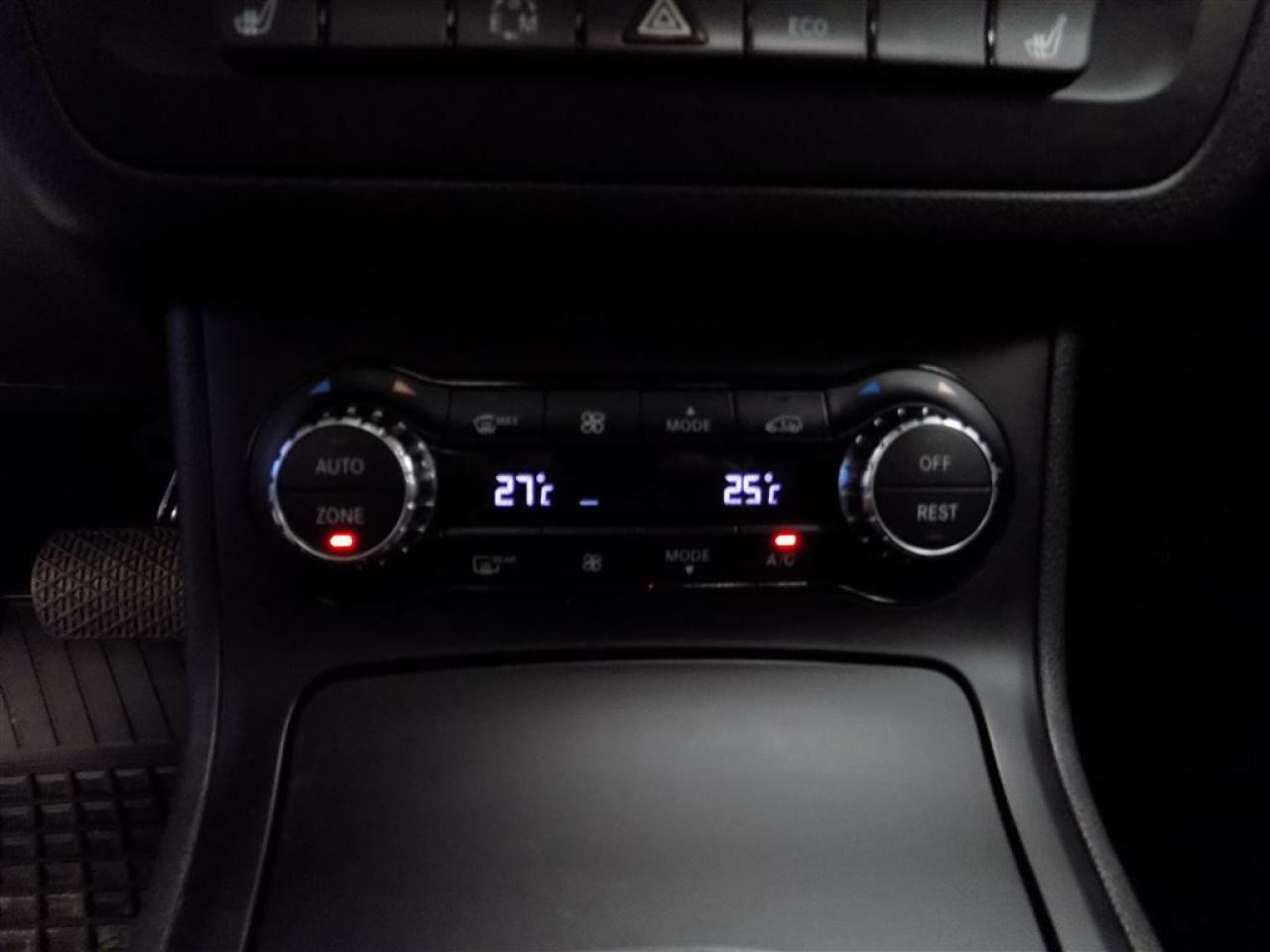 648857