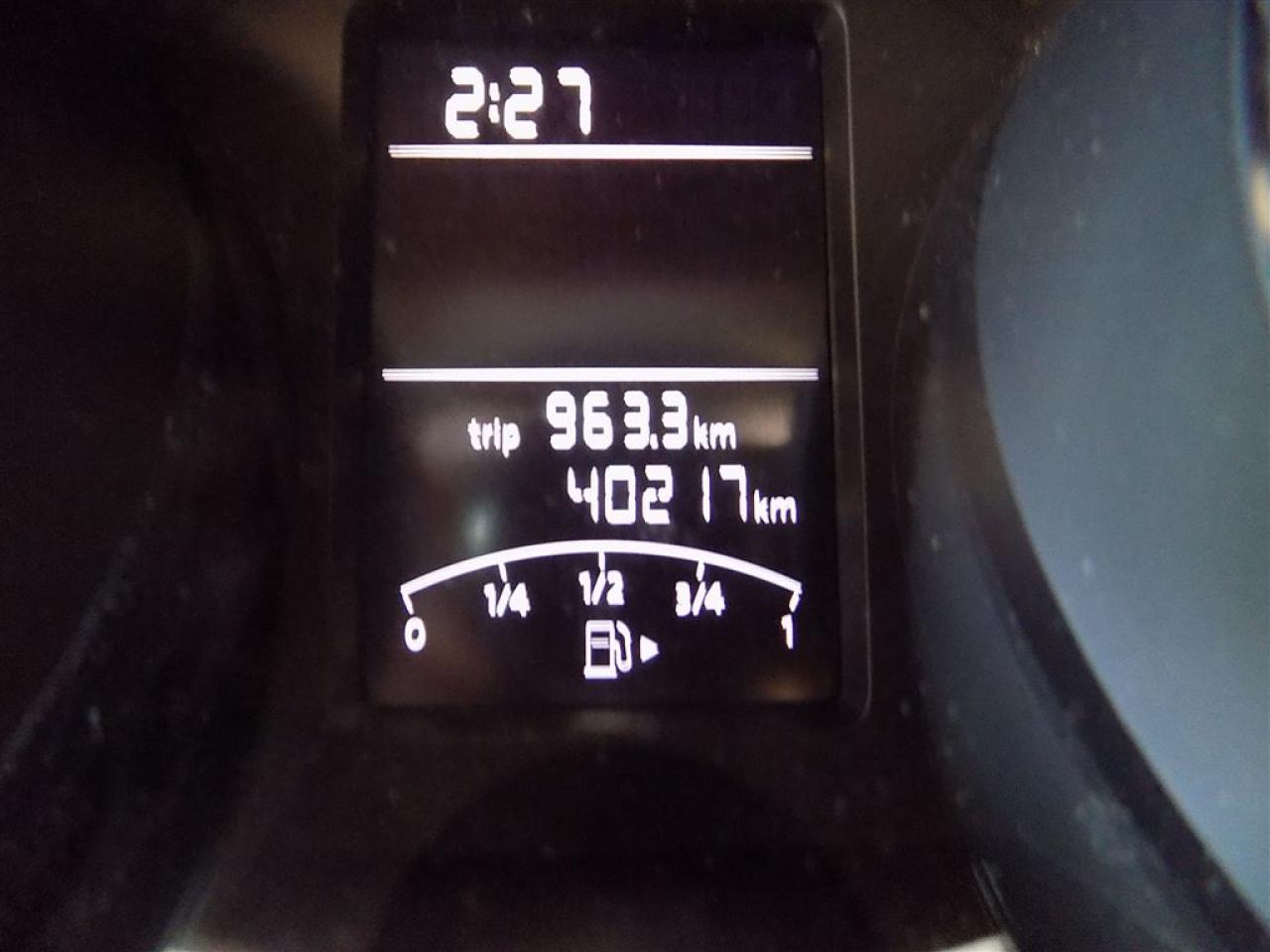 648877