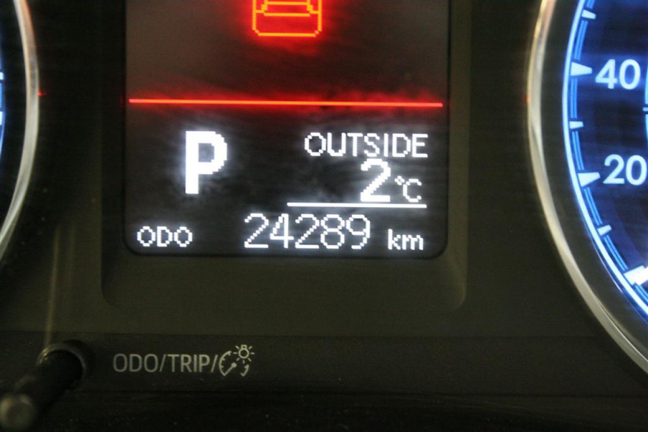 648883