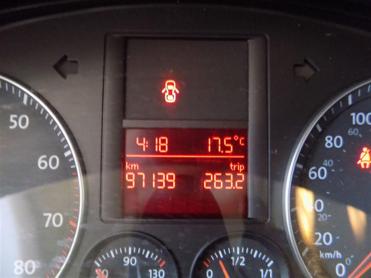 648893