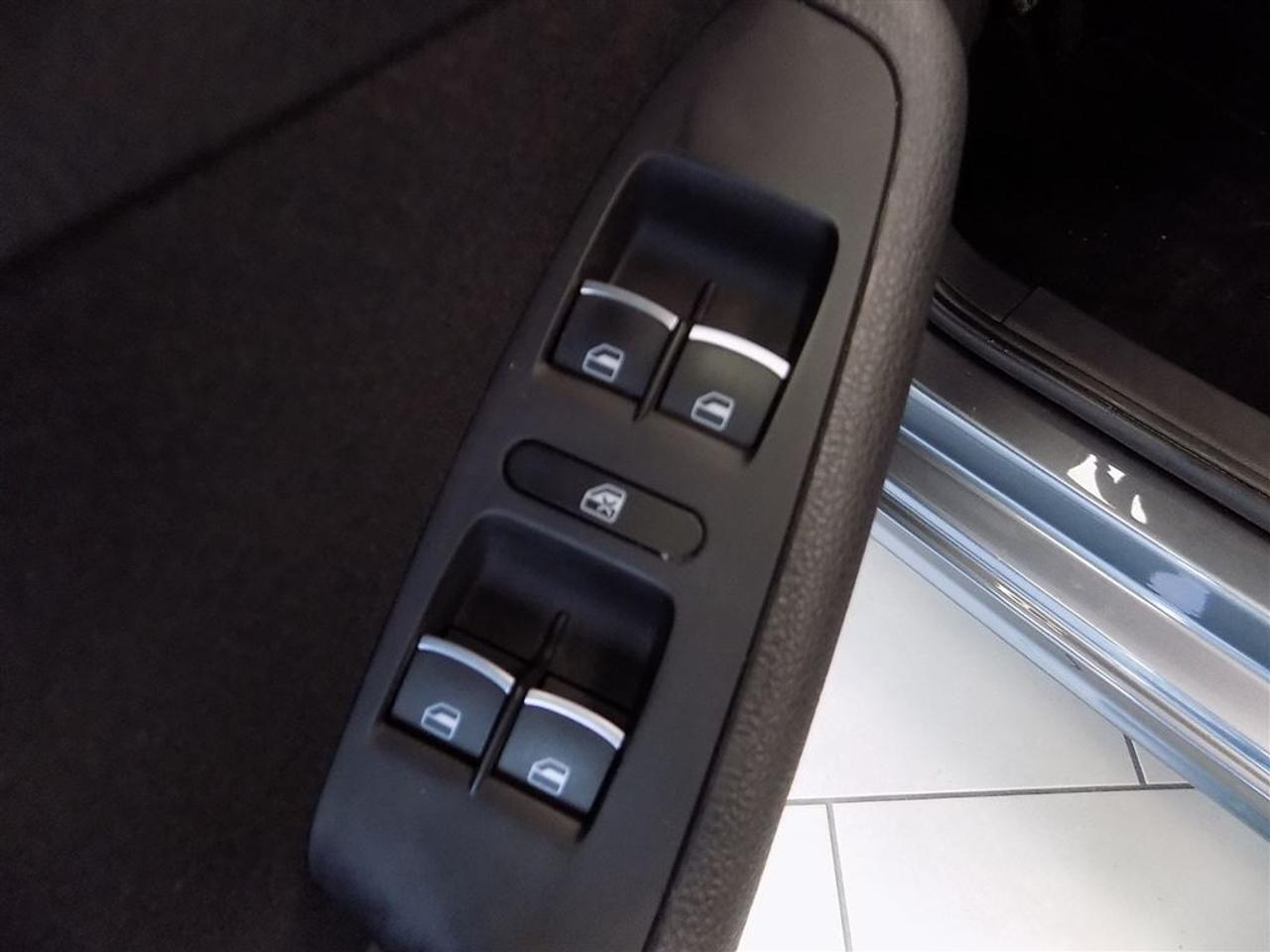 648913.11350609