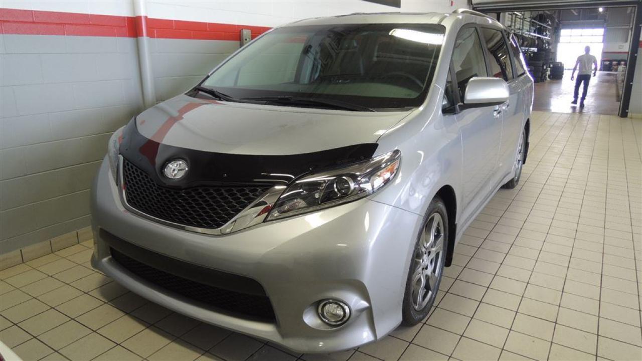 Used 2017 Toyota Sienna SE for sale in Terrebonne, QC